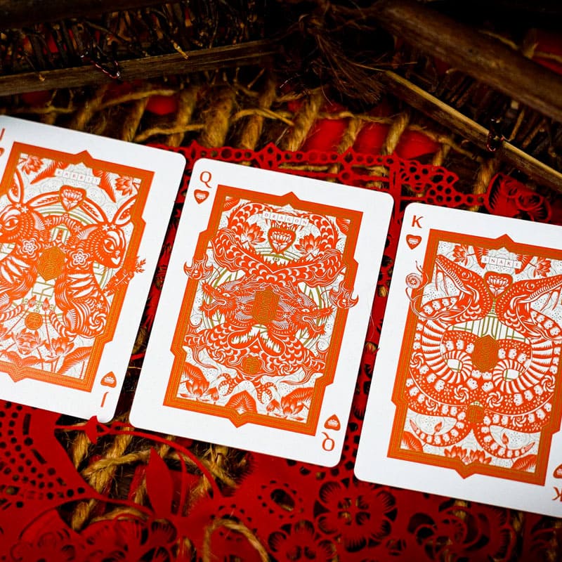 Baralho Edição Limitada Four Seasons Classic 2 Unidades - Vermelho e Verde - Mercado de Luxo - O Maior E-Commerce de Bens, Produtos e Serviços de Luxo do Brasil.