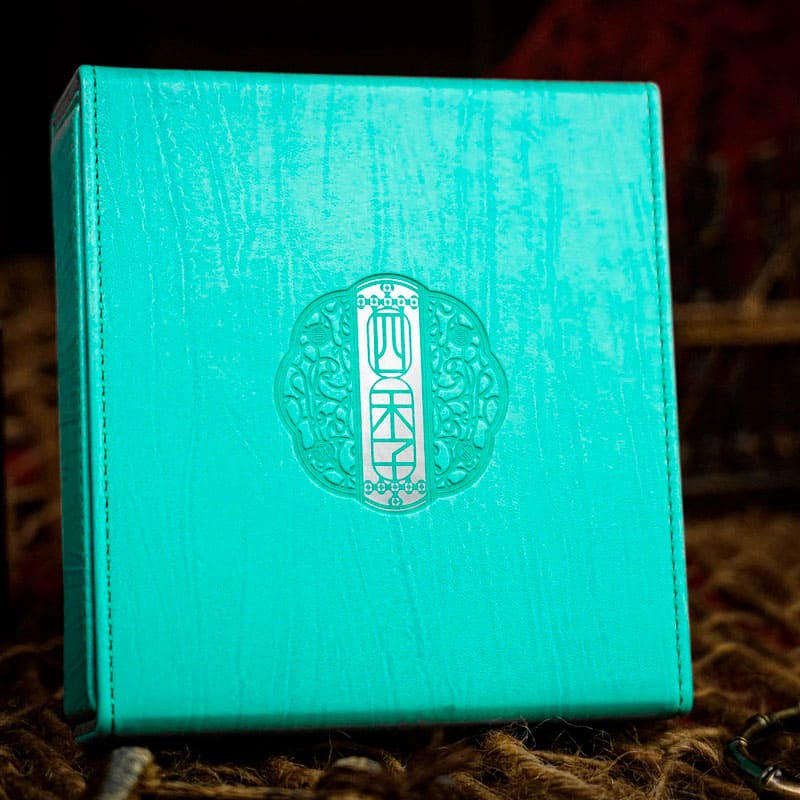 Baralho Edição Limitada Four Seasons Leather Box 1 Unidade - Azul - Mercado de Luxo - O Maior E-Commerce de Bens, Produtos e Serviços de Luxo do Brasil.