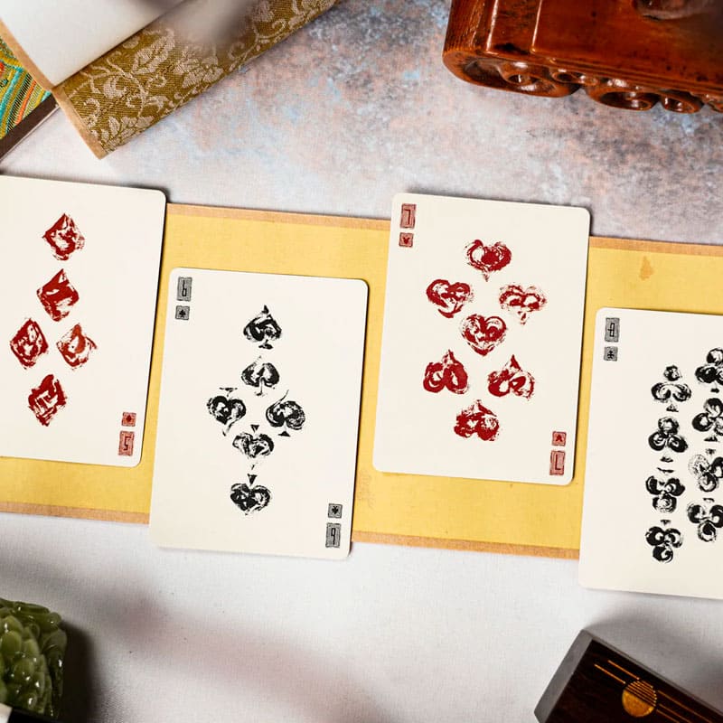 Baralho Edição Limitada Shanhai V2 Standard 1 Unidade - Branco - Mercado de Luxo - O Maior E-Commerce de Bens, Produtos e Serviços de Luxo do Brasil.