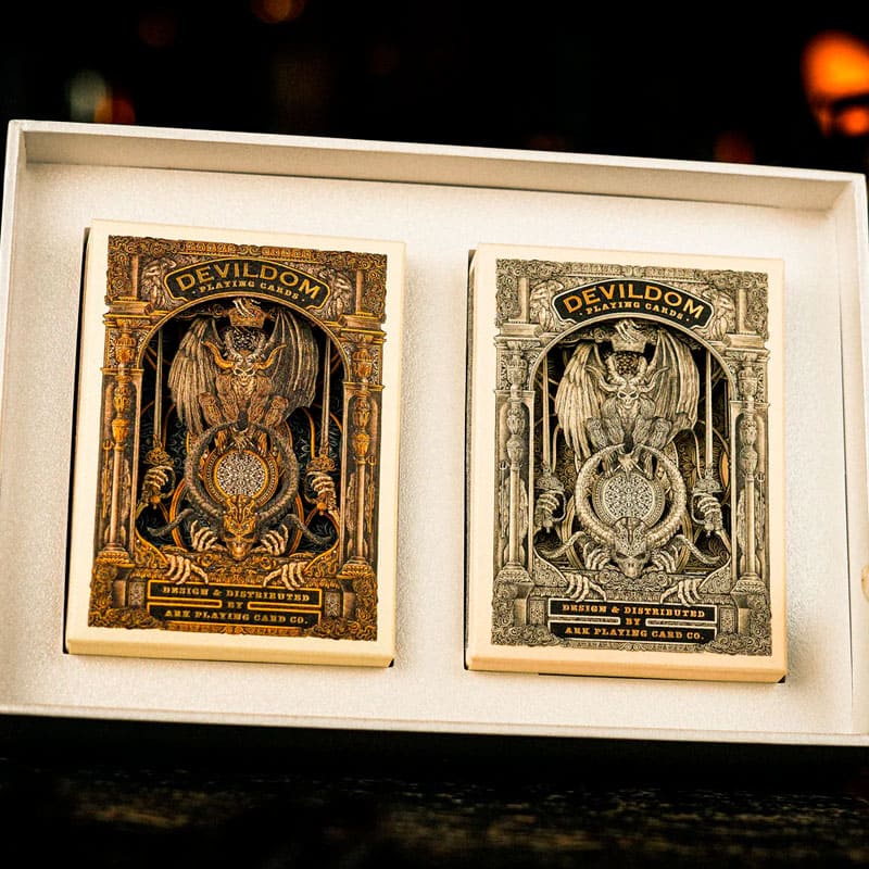 Baralho Edição Limitada Devildom Classic 2 Unidades - Colorido e Champanhe - Mercado de Luxo - O Maior E-Commerce de Bens, Produtos e Serviços de Luxo do Brasil.