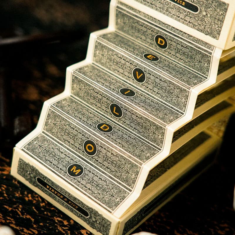 Baralho Edição Limitada Devildom Classic 2 Unidades - Colorido e Champanhe - Mercado de Luxo - O Maior E-Commerce de Bens, Produtos e Serviços de Luxo do Brasil.