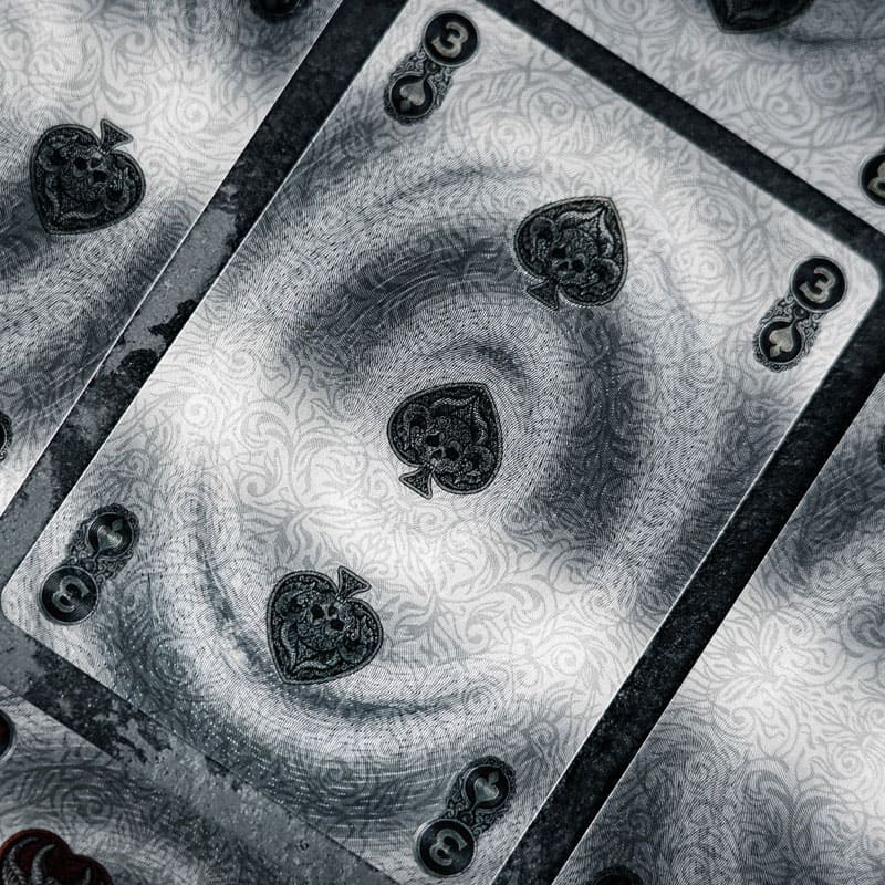 Baralho Edição Limitada Devildom Dark Evil 2 Unidades - Prata e Preto - Mercado de Luxo - O Maior E-Commerce de Bens, Produtos e Serviços de Luxo do Brasil.