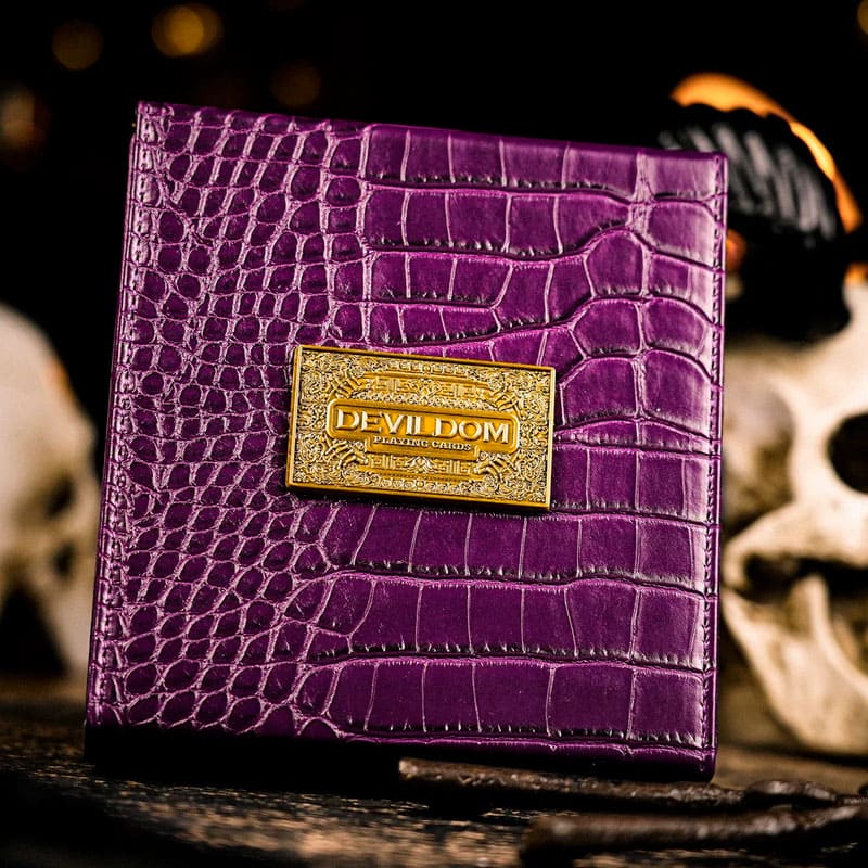 Baralho Edição Limitada Devildom Leather Box 1 Unidade - Violeta - Mercado de Luxo - O Maior E-Commerce de Bens, Produtos e Serviços de Luxo do Brasil.