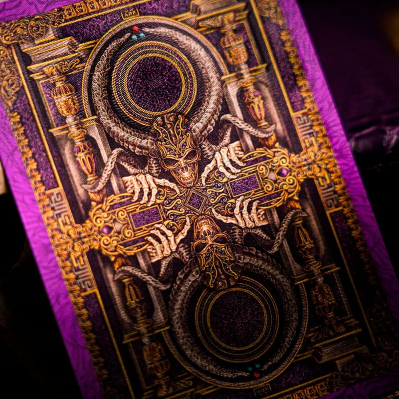 Baralho Edição Limitada Devildom Leather Box 1 Unidade - Violeta - Mercado de Luxo - O Maior E-Commerce de Bens, Produtos e Serviços de Luxo do Brasil.