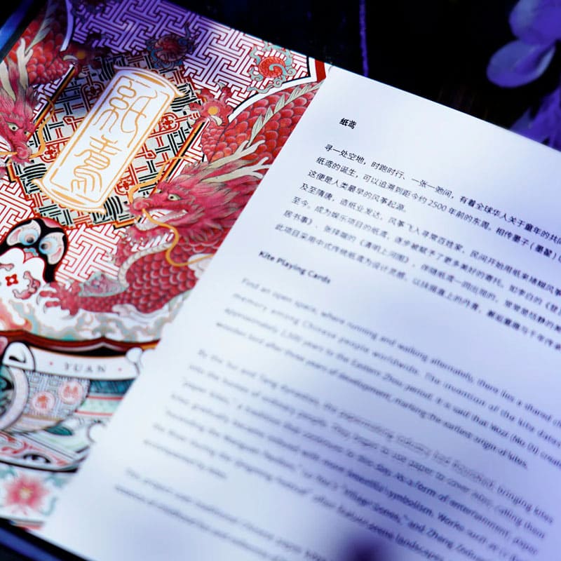 Baralho Edição Limitada Kite Artist Box 2 Unidades - Dourado e Azul - Mercado de Luxo - O Maior E-Commerce de Bens, Produtos e Serviços de Luxo do Brasil.