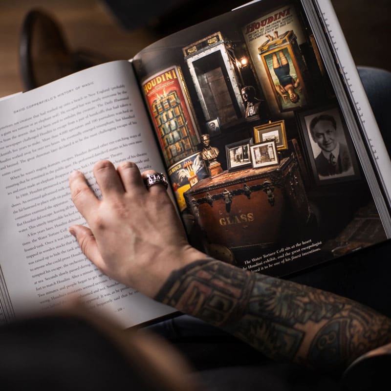 Livro do Lendário David Copperfield - History of Magic  - Mercado de Luxo - O Maior E-Commerce de Bens, Produtos e Serviços de Luxo do Brasil.