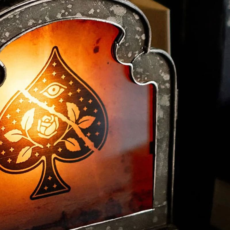 Luminária Antiga As de Espadas - Mercado de Luxo - O Maior E-Commerce de Bens, Produtos e Serviços de Luxo do Brasil.