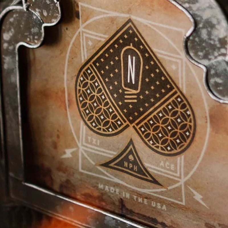 Luminária Antiga As de Espadas - Mercado de Luxo - O Maior E-Commerce de Bens, Produtos e Serviços de Luxo do Brasil.