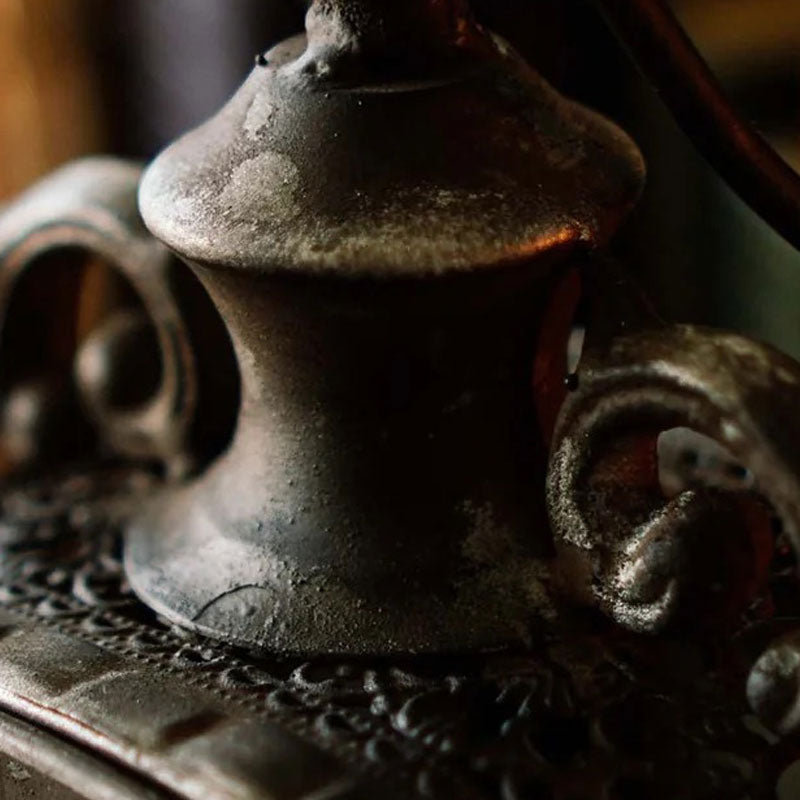 Luminária Antiga As de Espadas - Mercado de Luxo - O Maior E-Commerce de Bens, Produtos e Serviços de Luxo do Brasil.