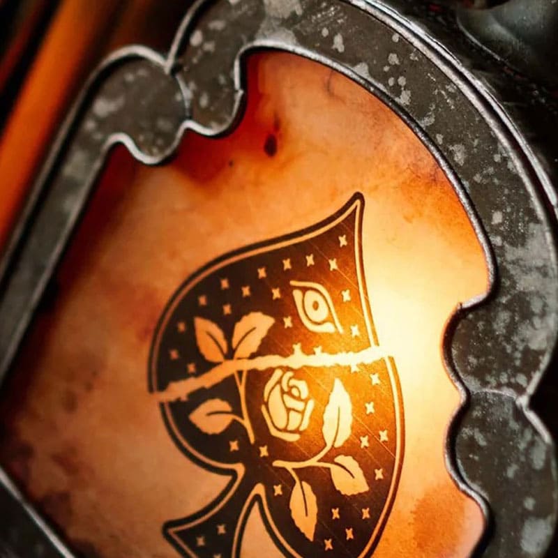 Luminária Antiga As de Espadas - Mercado de Luxo - O Maior E-Commerce de Bens, Produtos e Serviços de Luxo do Brasil.