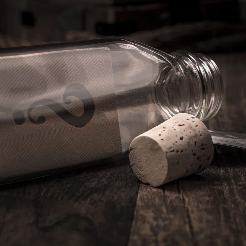 Mystery Bottle by Jamie D. Grant - Mercado de Luxo - O Maior E-Commerce de Bens, Produtos e Serviços de Luxo do Brasil.