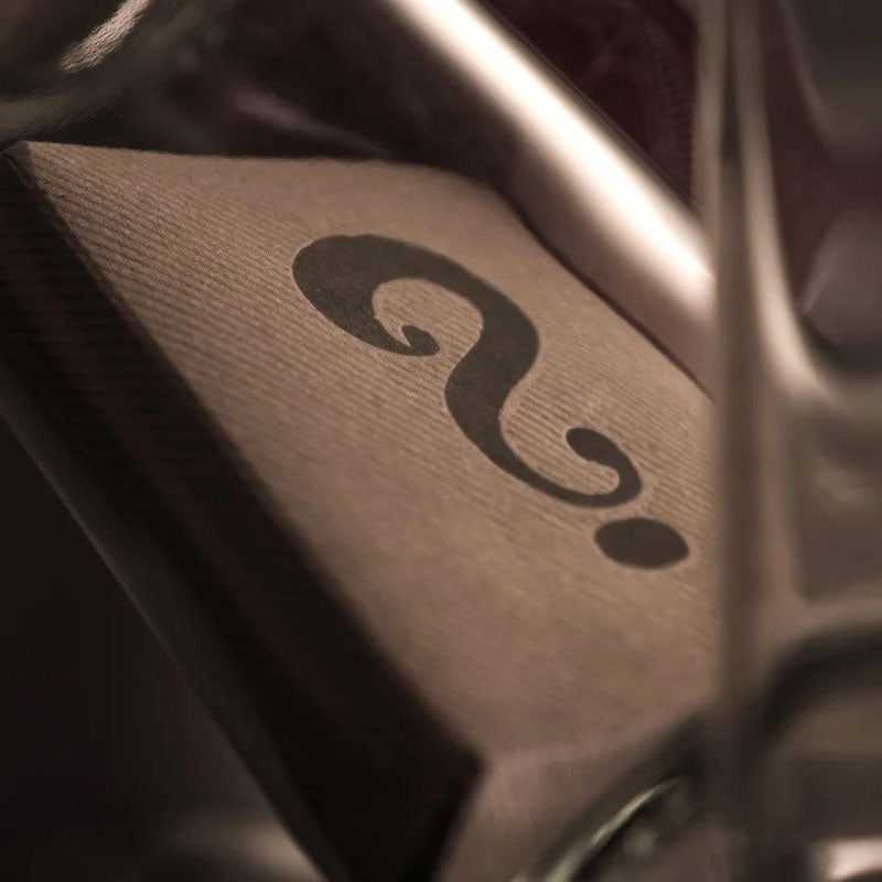 Mystery Bottle by Jamie D. Grant - Mercado de Luxo - O Maior E-Commerce de Bens, Produtos e Serviços de Luxo do Brasil.