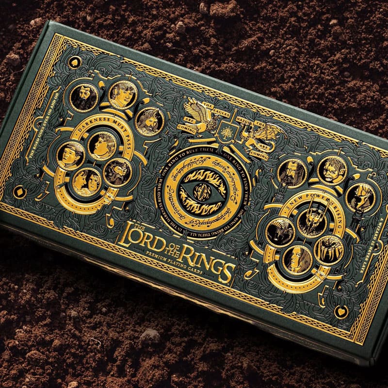 Baralho Lord of The Rings Collectors Edition Box 3 Unidades - Mercado de Luxo - O Maior E-Commerce de Bens, Produtos e Serviços de Luxo do Brasil.