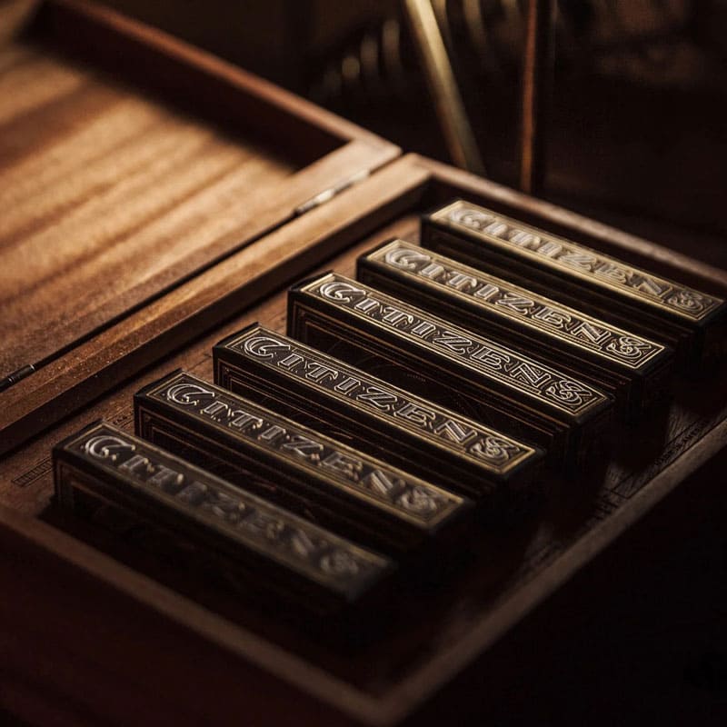 Baralho Citizens Wood Box 6 Unidades - Mercado de Luxo - O Maior E-Commerce de Bens, Produtos e Serviços de Luxo do Brasil.