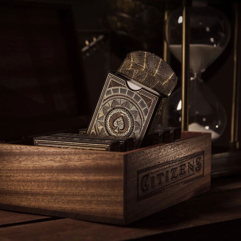 Baralho Citizens Wood Box 6 Unidades - Mercado de Luxo - O Maior E-Commerce de Bens, Produtos e Serviços de Luxo do Brasil.