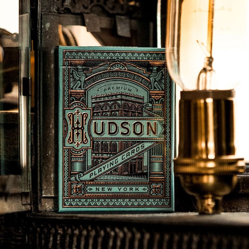 Baralho Hudson 3 Unidades - Mercado de Luxo - O Maior E-Commerce de Bens, Produtos e Serviços de Luxo do Brasil.