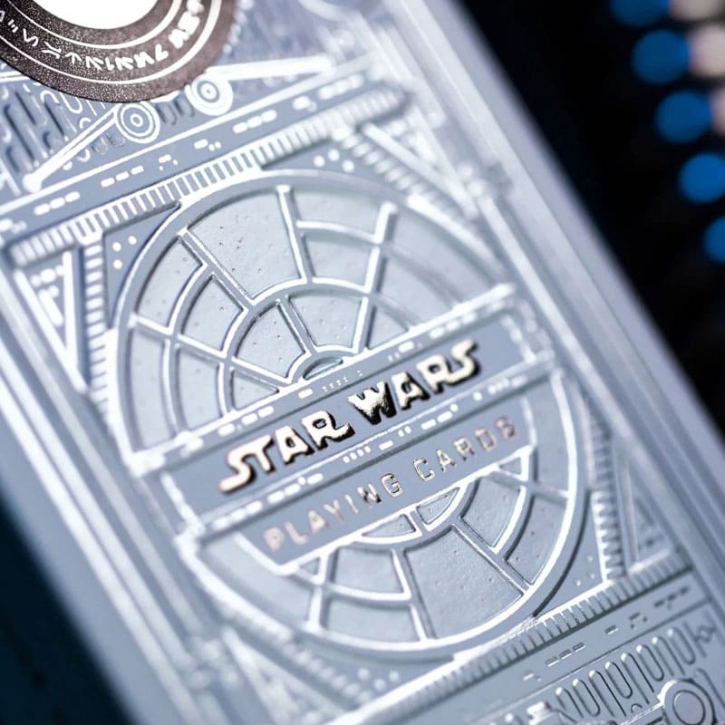 Baralho Star Wars Silver Edition 2 Unidades - Mercado de Luxo - O Maior E-Commerce de Bens, Produtos e Serviços de Luxo do Brasil.