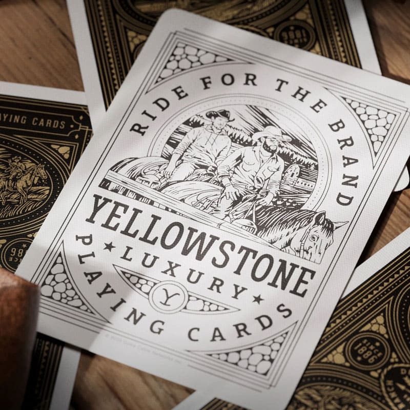 Baralho Yellowstone 3 Unidades - Mercado de Luxo - O Maior E-Commerce de Bens, Produtos e Serviços de Luxo do Brasil.