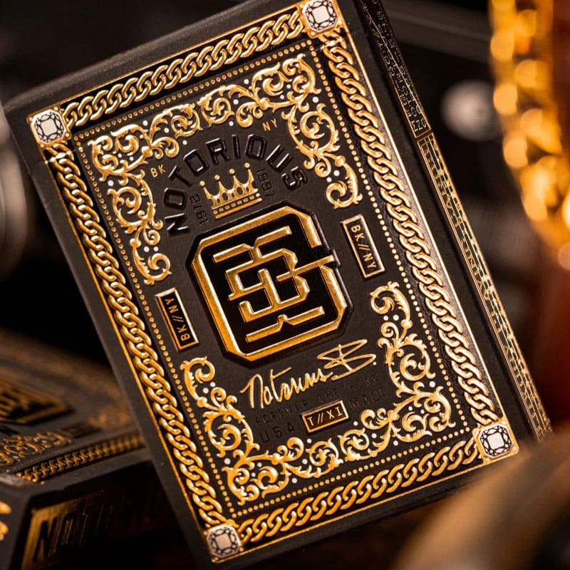 Baralho Notorious B.I.G The King Forever 3 Unidades - Mercado de Luxo - O Maior E-Commerce de Bens, Produtos e Serviços de Luxo do Brasil.