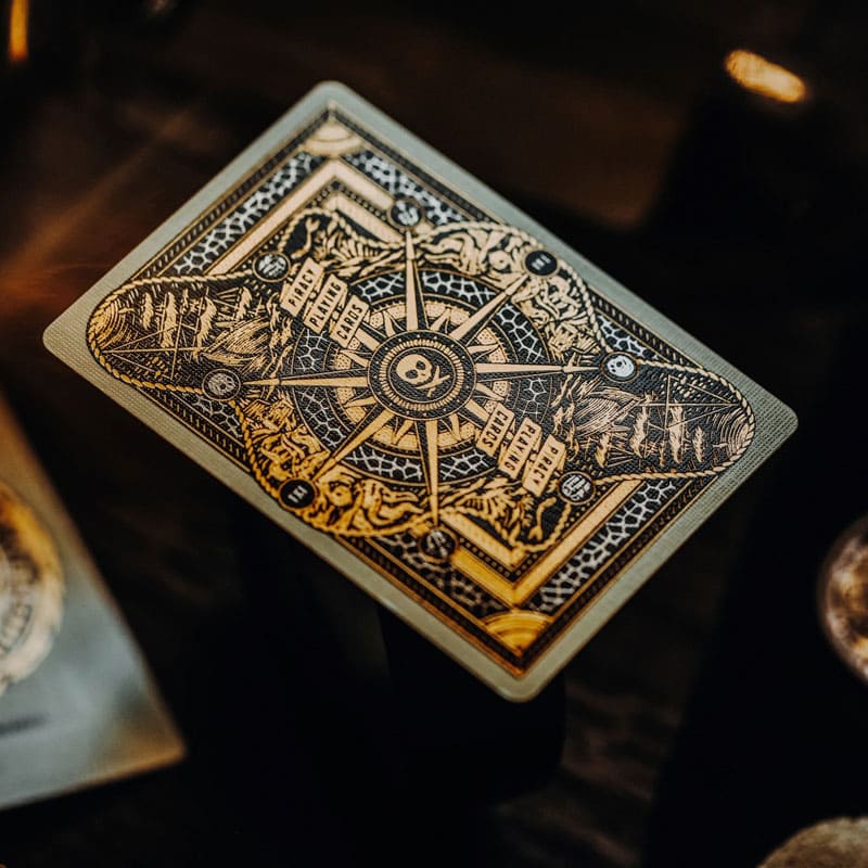 Baralho Piracy Fly The Flag by Peter McKinnon 3 Unidades - Mercado de Luxo - O Maior E-Commerce de Bens, Produtos e Serviços de Luxo do Brasil.