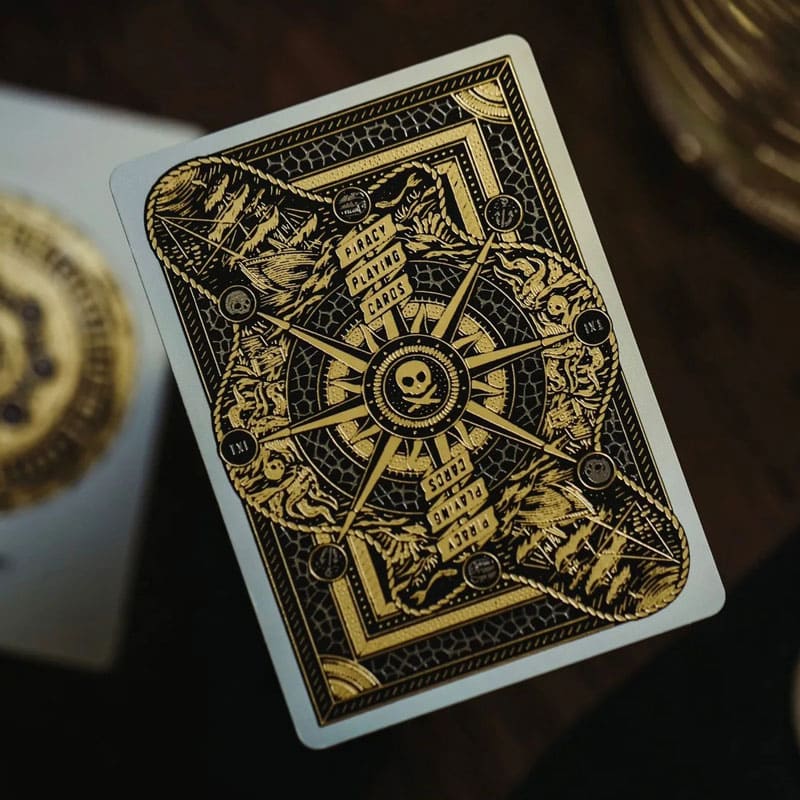 Baralho Piracy Fly The Flag by Peter McKinnon 3 Unidades - Mercado de Luxo - O Maior E-Commerce de Bens, Produtos e Serviços de Luxo do Brasil.