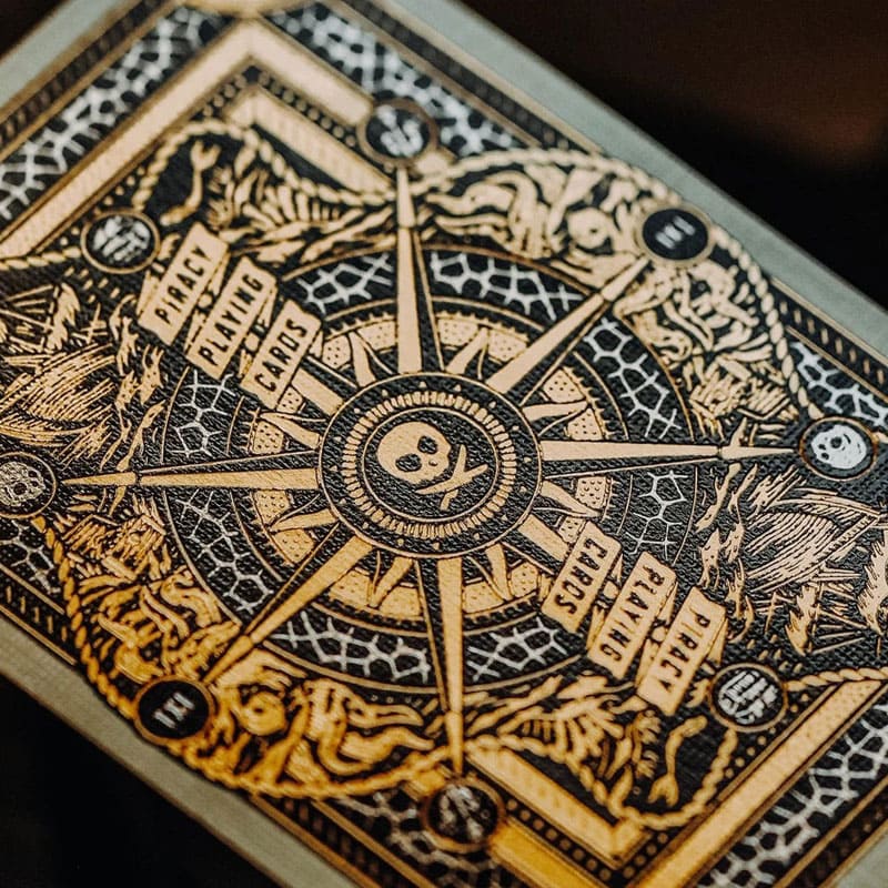 Baralho Piracy Fly The Flag by Peter McKinnon 3 Unidades - Mercado de Luxo - O Maior E-Commerce de Bens, Produtos e Serviços de Luxo do Brasil.