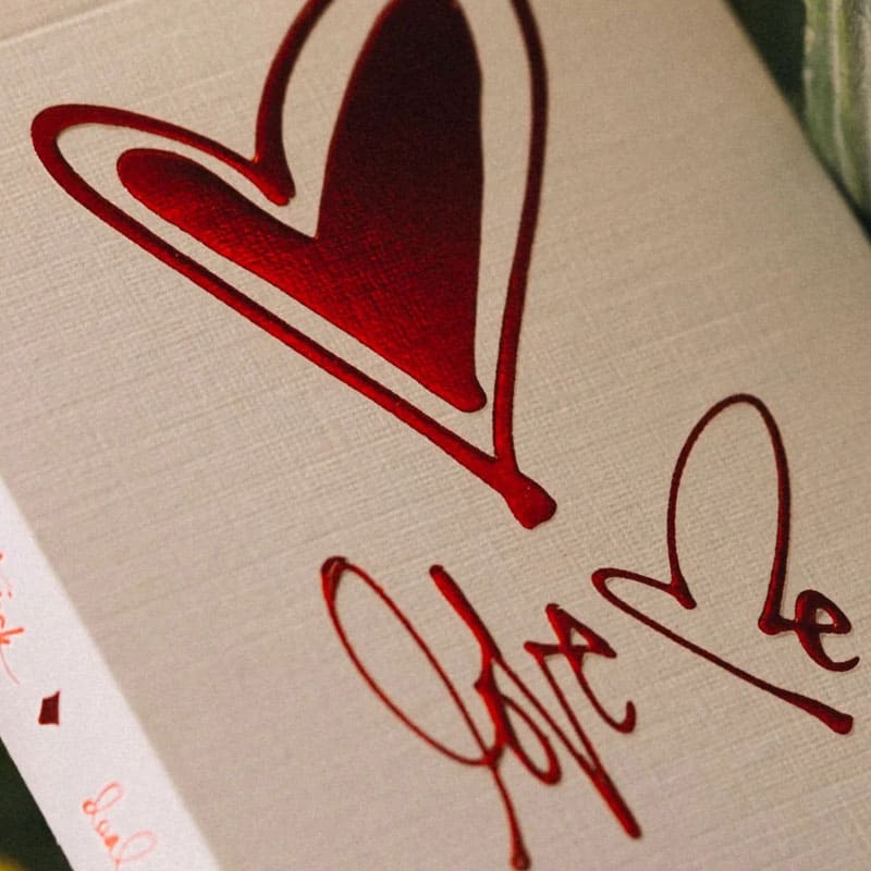 Baralho Love Me Inspired by Curtis Kulig's 3 Unidades - Mercado de Luxo - O Maior E-Commerce de Bens, Produtos e Serviços de Luxo do Brasil.