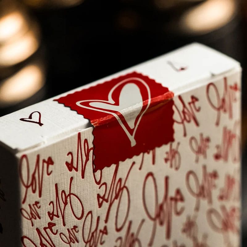 Baralho Love Me Inspired by Curtis Kulig's 3 Unidades - Mercado de Luxo - O Maior E-Commerce de Bens, Produtos e Serviços de Luxo do Brasil.