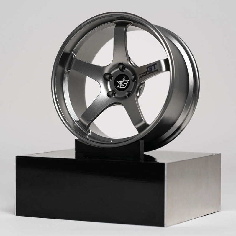 Mini Roda em Alumínio ADVAN GT Platinum Grey - Mercado de Luxo - O Maior E-Commerce de Bens, Produtos e Serviços de Luxo do Brasil.