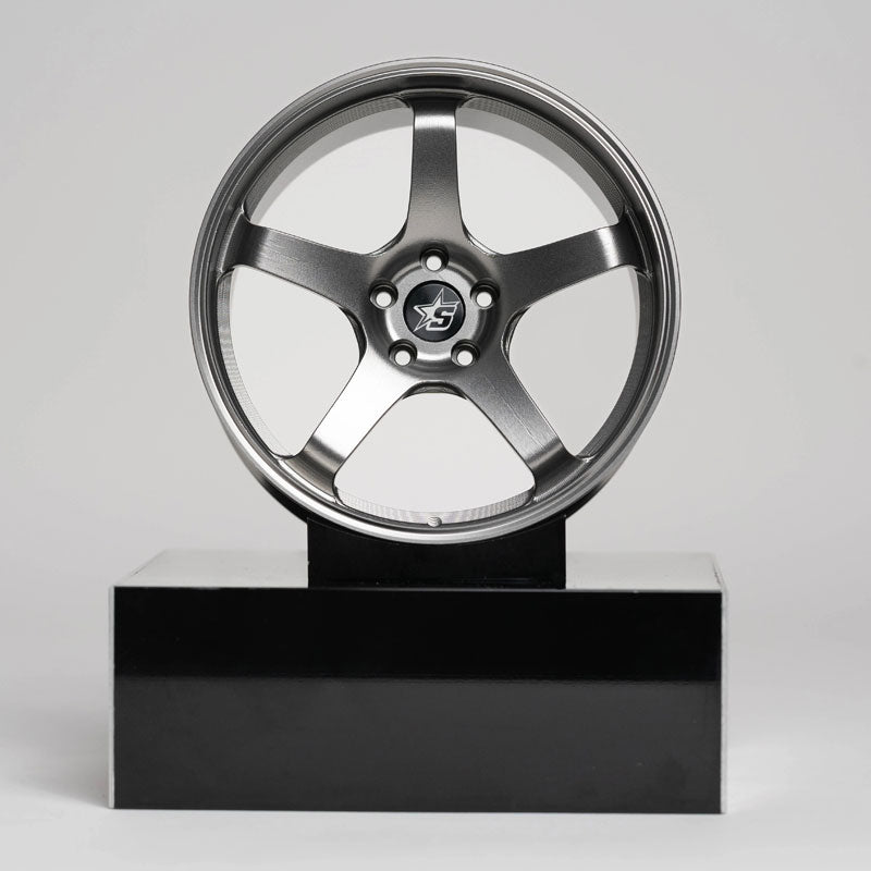 Mini Roda em Alumínio ADVAN GT Platinum Grey - Mercado de Luxo - O Maior E-Commerce de Bens, Produtos e Serviços de Luxo do Brasil.
