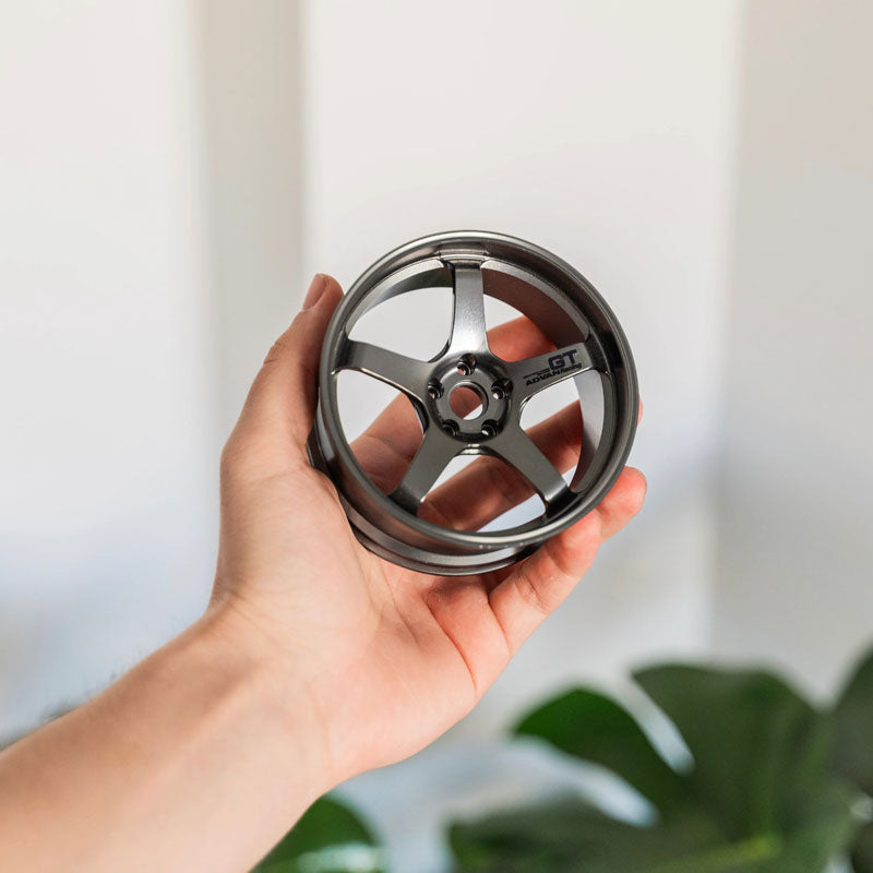Mini Roda em Alumínio ADVAN GT Platinum Grey - Mercado de Luxo - O Maior E-Commerce de Bens, Produtos e Serviços de Luxo do Brasil.