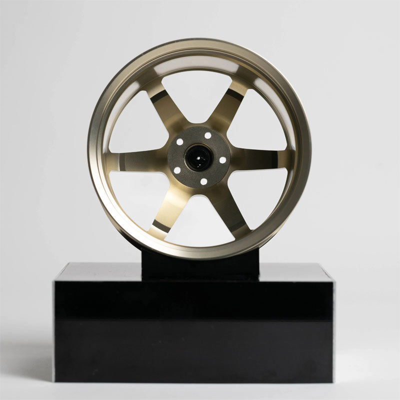 Mini Roda em Alumínio TE37 Gold Edition - Mercado de Luxo - O Maior E-Commerce de Bens, Produtos e Serviços de Luxo do Brasil.