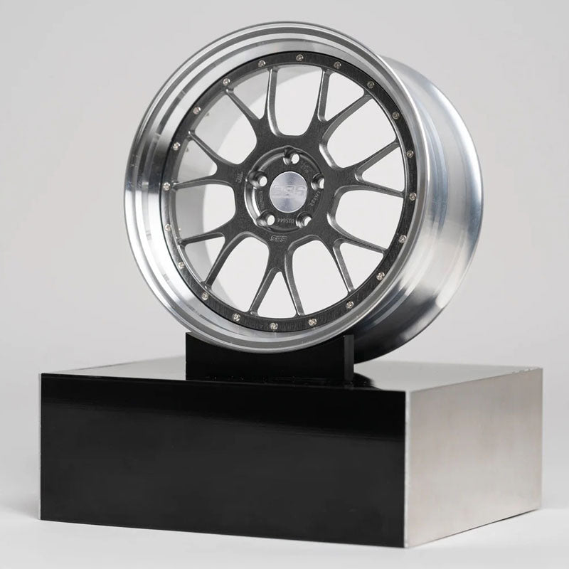 Mini Roda em Alumínio BBS LM-R Platinum Grey - Mercado de Luxo - O Maior E-Commerce de Bens, Produtos e Serviços de Luxo do Brasil.