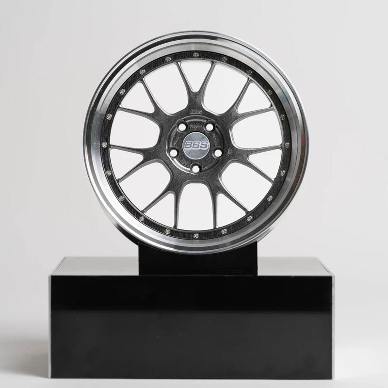 Mini Roda em Alumínio BBS LM-R Platinum Grey - Mercado de Luxo - O Maior E-Commerce de Bens, Produtos e Serviços de Luxo do Brasil.