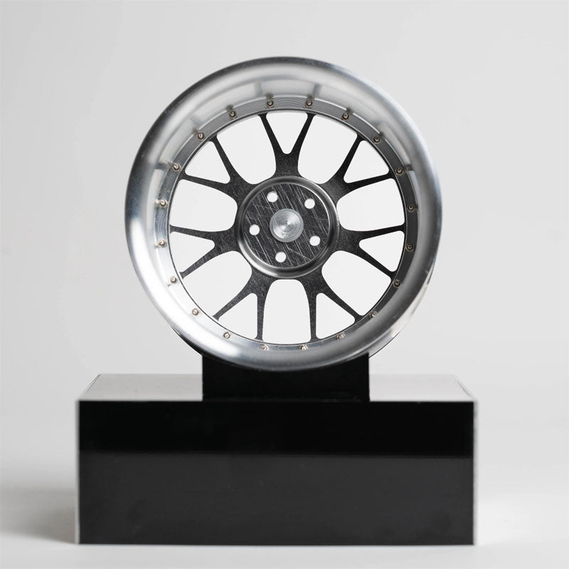 Mini Roda em Alumínio BBS LM-R Platinum Grey - Mercado de Luxo - O Maior E-Commerce de Bens, Produtos e Serviços de Luxo do Brasil.