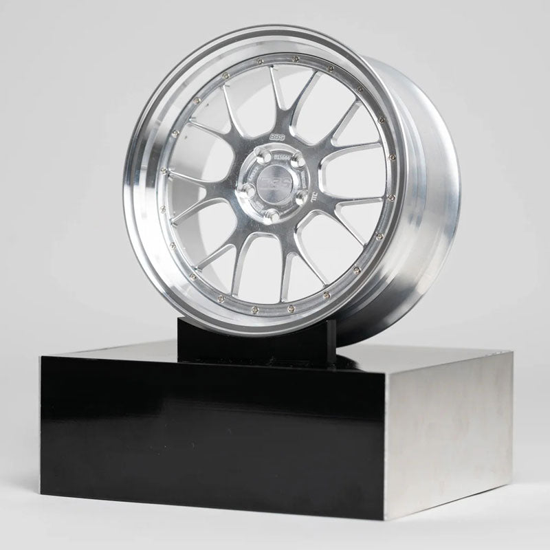 Mini Roda em Alumínio BBS LM-R Diamond Silver - Mercado de Luxo - O Maior E-Commerce de Bens, Produtos e Serviços de Luxo do Brasil.