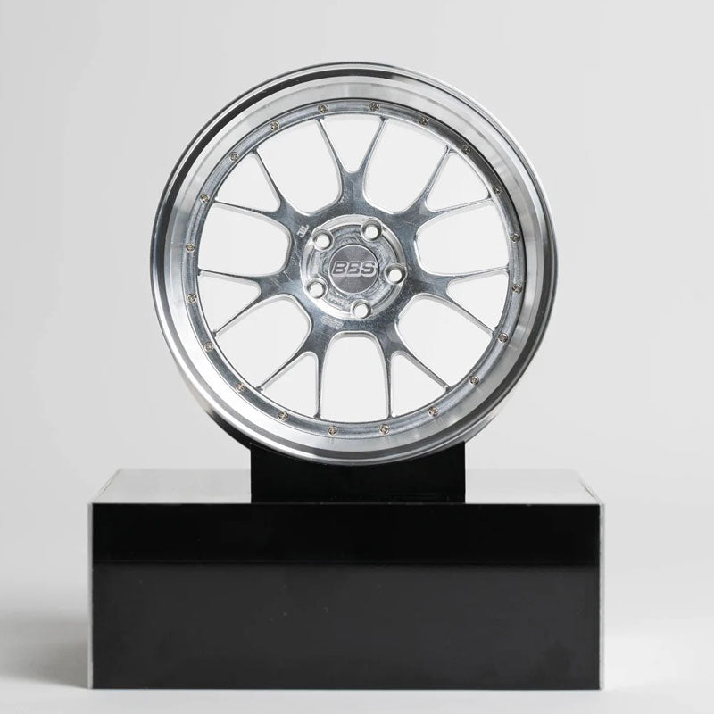 Mini Roda em Alumínio BBS LM-R Diamond Silver - Mercado de Luxo - O Maior E-Commerce de Bens, Produtos e Serviços de Luxo do Brasil.