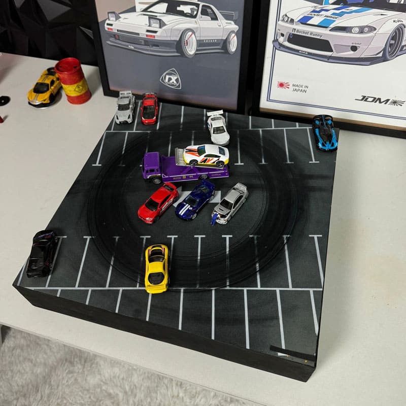 Quadro Driftpads Móvel para Qualquer Carro Escala 1:64 - Mercado de Luxo - O Maior E-Commerce de Bens, Produtos e Serviços de Luxo do Brasil.