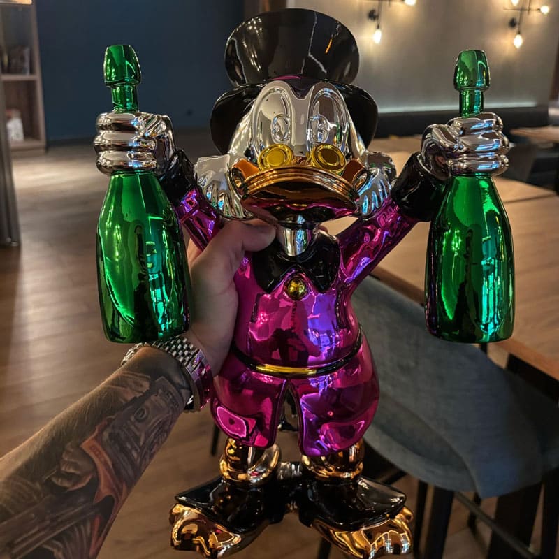 Tio Patinhas Edição Limitada Billionaire Duck DomP - Vermelho - Mercado de Luxo - O Maior E-Commerce de Bens, Produtos e Serviços de Luxo do Brasil.