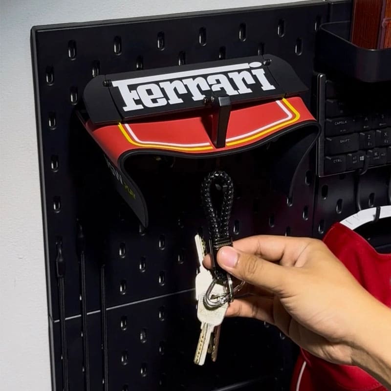 Porta Chave - Ferrari Vermelho - Mercado de Luxo - O Maior E-Commerce de Bens, Produtos e Serviços de Luxo do Brasil.