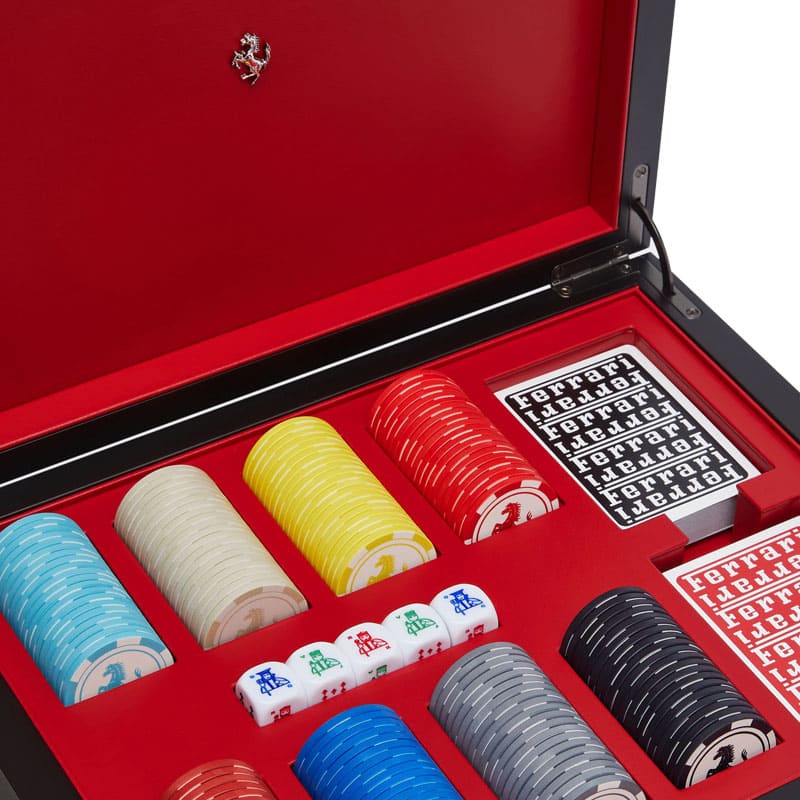 Jogo de Poker em Madeira e Fibra de Carbono Oficial da Ferrari - Mercado de Luxo - O Maior E-Commerce de Bens, Produtos e Serviços de Luxo do Brasil.