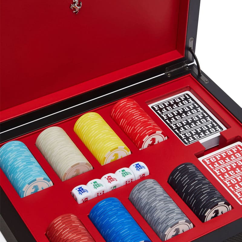 Jogo de Poker em Madeira e Fibra de Carbono Oficial da Ferrari - Mercado de Luxo - O Maior E-Commerce de Bens, Produtos e Serviços de Luxo do Brasil.