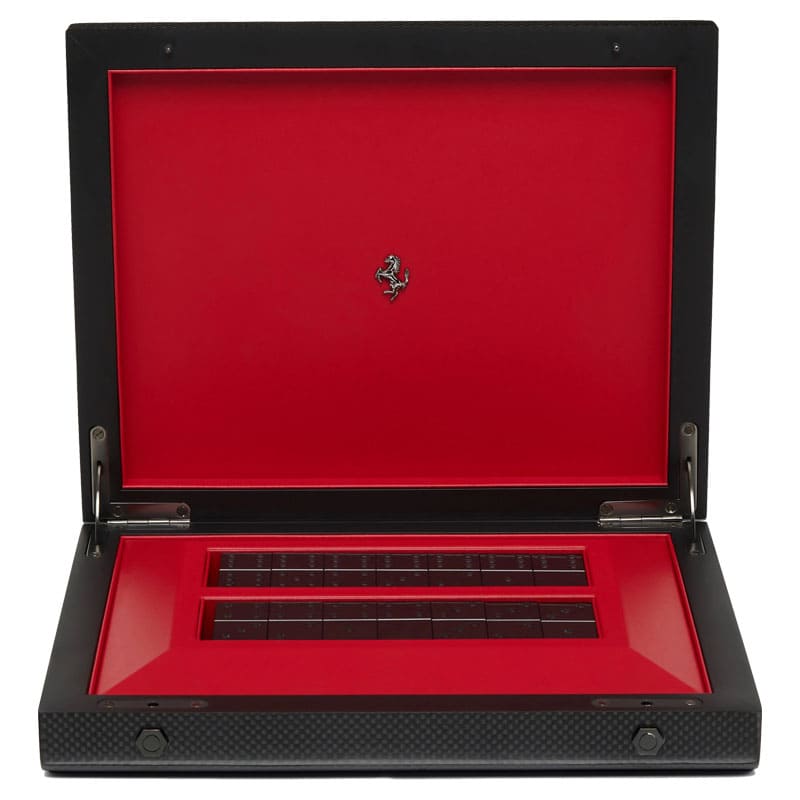 Jogo de Dominó Oficial da Ferrari - Mercado de Luxo - O Maior E-Commerce de Bens, Produtos e Serviços de Luxo do Brasil.