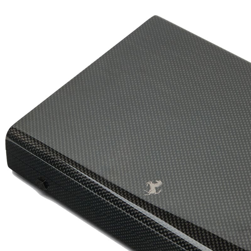 Jogo de Dominó Oficial da Ferrari - Mercado de Luxo - O Maior E-Commerce de Bens, Produtos e Serviços de Luxo do Brasil.