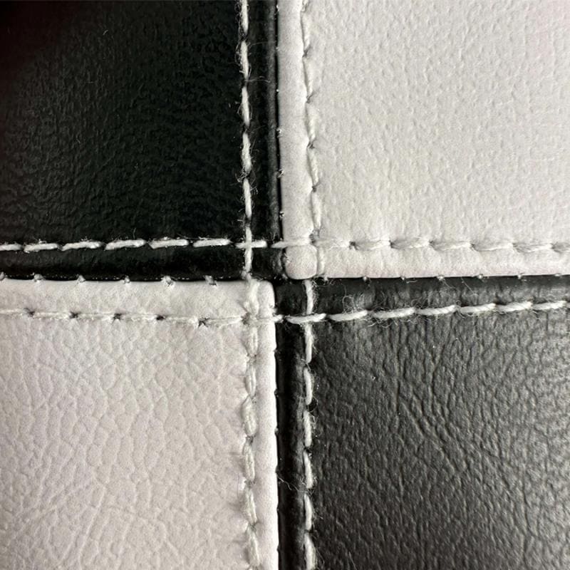 Headcover Black and White Checkered Stitched Blade Putter With Magnetic Closure - Mercado de Luxo - O Maior E-Commerce de Bens, Produtos e Serviços de Luxo do Brasil.