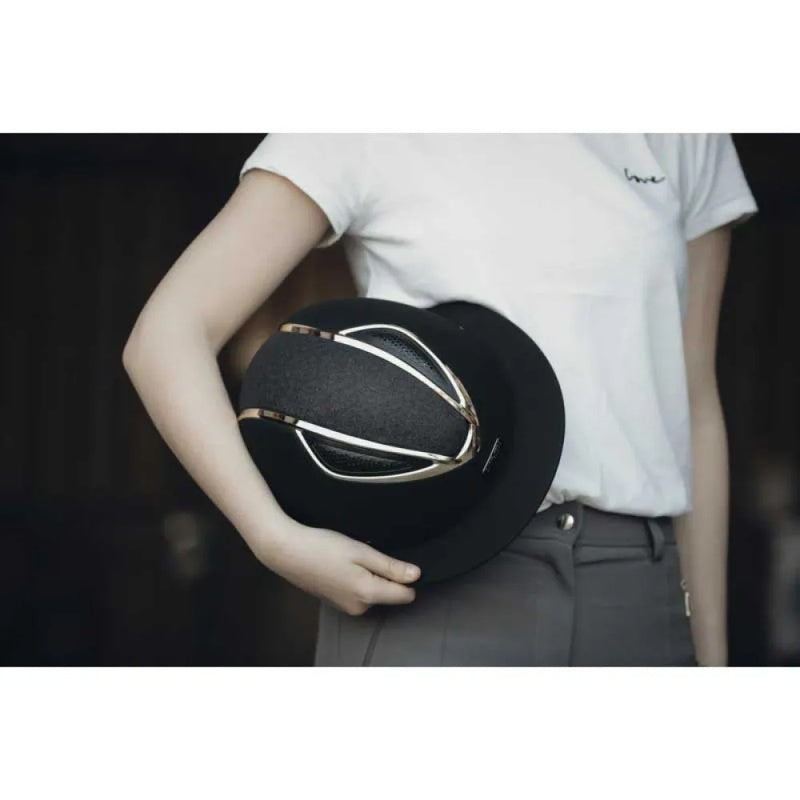 Capacete Artemis - Mercado de Luxo - O Maior E-Commerce de Bens, Produtos e Serviços de Luxo do Brasil.