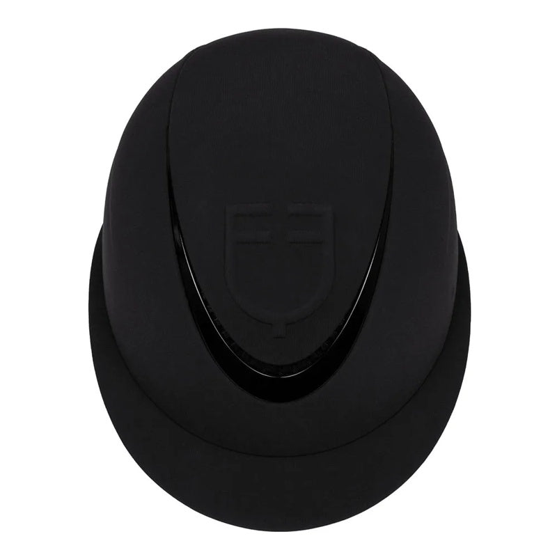 Capacete feminino com viseira larga e logotipo em relevo - Mercado de Luxo - O Maior E-Commerce de Bens, Produtos e Serviços de Luxo do Brasil.