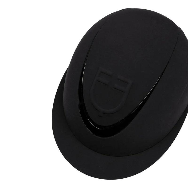 Capacete feminino com viseira larga e logotipo em relevo - Mercado de Luxo - O Maior E-Commerce de Bens, Produtos e Serviços de Luxo do Brasil.