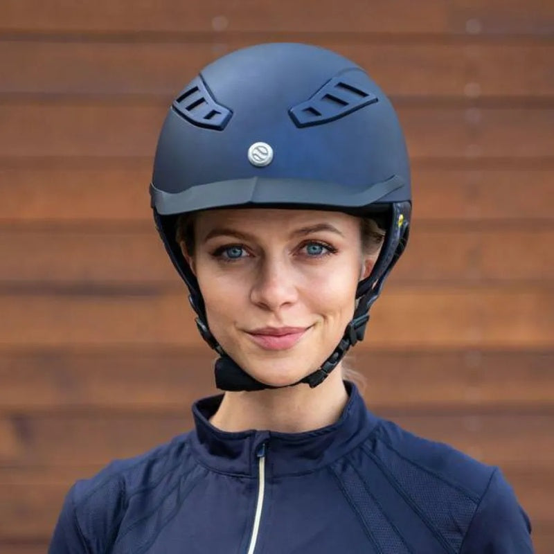 Capacete EQ3 Lynx Smoth - Mercado de Luxo - O Maior E-Commerce de Bens, Produtos e Serviços de Luxo do Brasil.