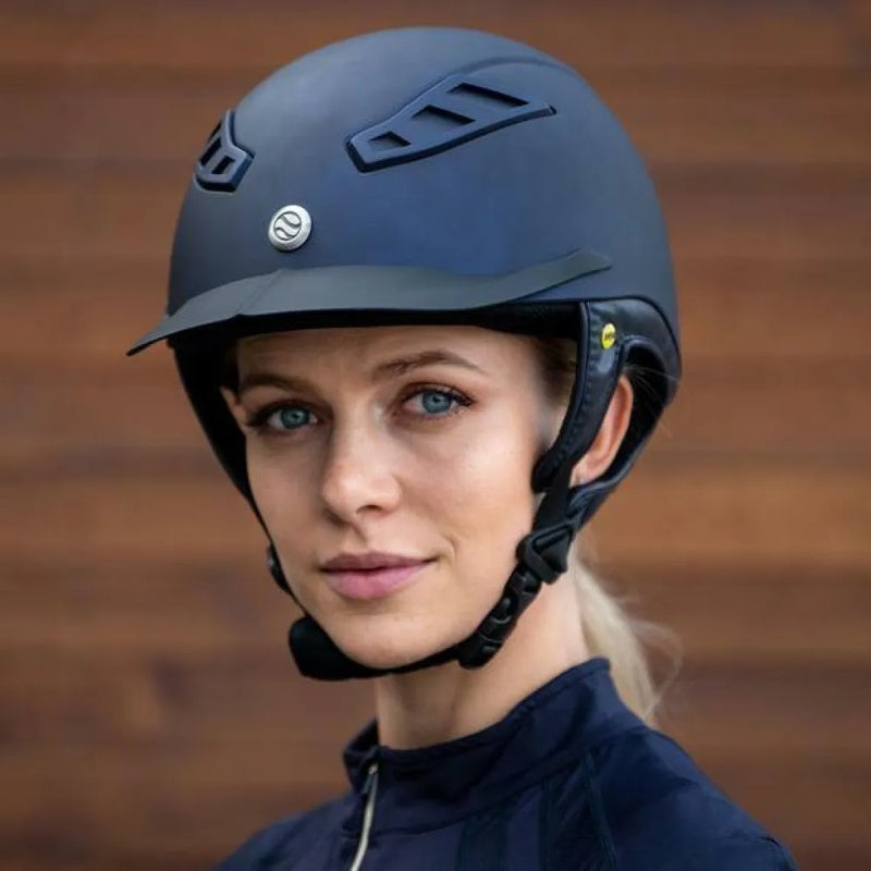 Capacete EQ3 Lynx Smoth - Mercado de Luxo - O Maior E-Commerce de Bens, Produtos e Serviços de Luxo do Brasil.